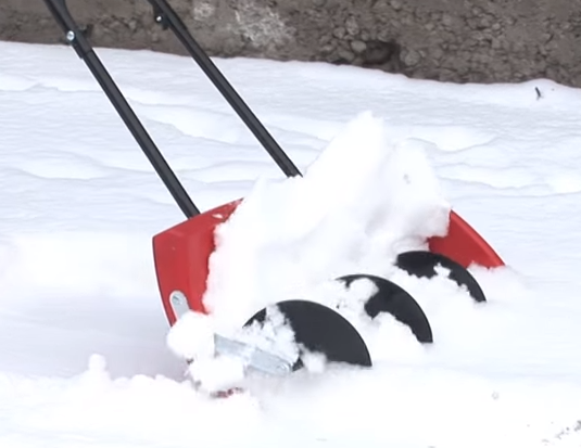 Чудо-лопата для уборки снега со шнеком
