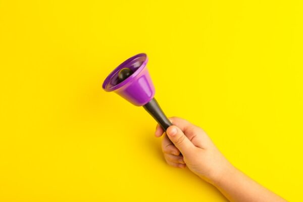 Хотите украсить сад цветами, напоминающими колокольчики? Высадите кобею.